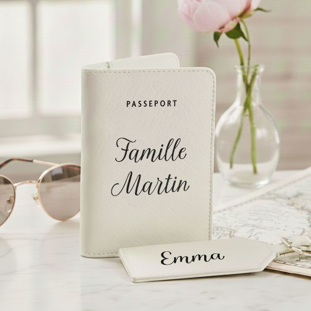 Personalisierbare Reisepasshülle und Koffertag mit Text Personalisierbare Reisepasshülle und Koffertag mit Text