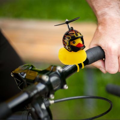 Canard en plastique pour vélo avec casque - Flammes