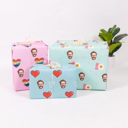 Papier cadeau multivisages avec différents motifs thème amour