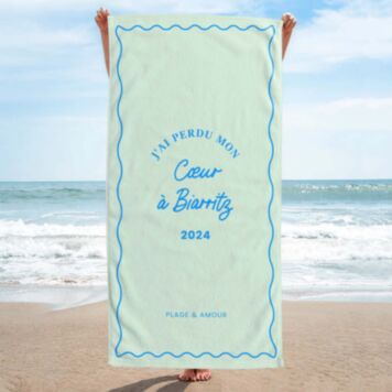 Serviette personnalisée avec fond coloré et texte