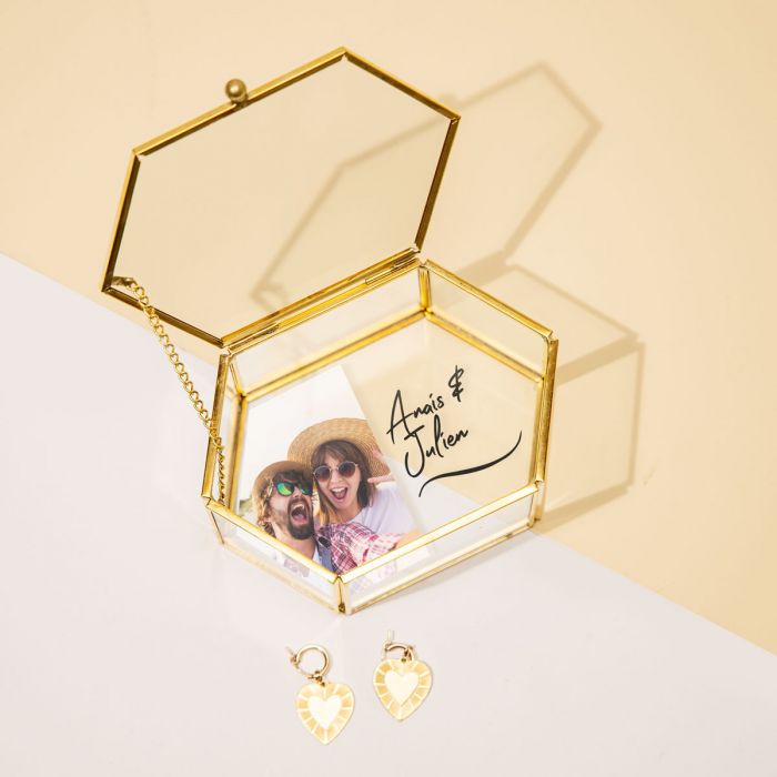 Boîte en verre avec image et texte main product photo