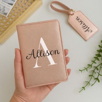 Porte-passeport et étiquette de valise personnalisés avec monogramme