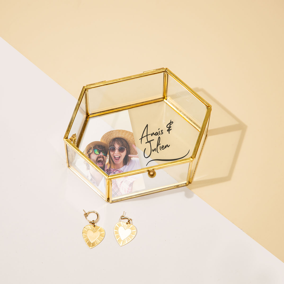 Boîte en verre avec image et texte