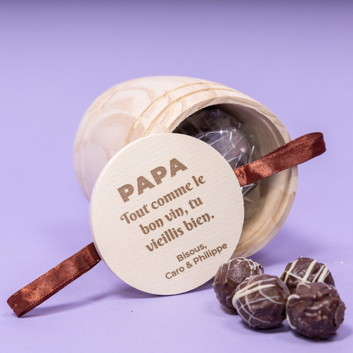 Chocolats au vin rouge en fût avec texte