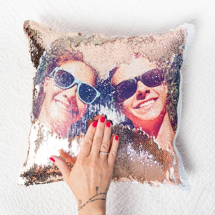 Cadeau Femme : la housse de coussin photo & paillettes Cadeau Femme : la housse de coussin photo & paillettes